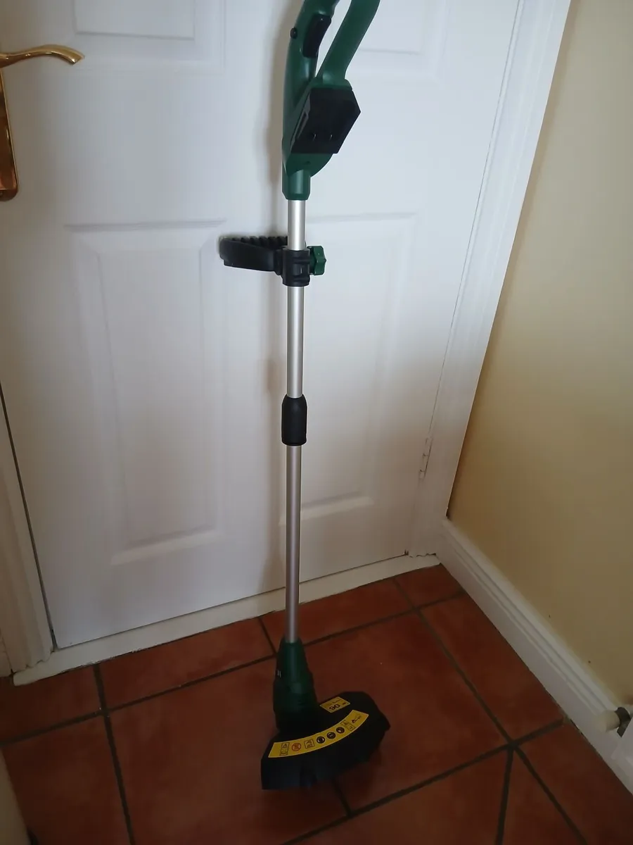 RH cordless grass strimmer - Image 1