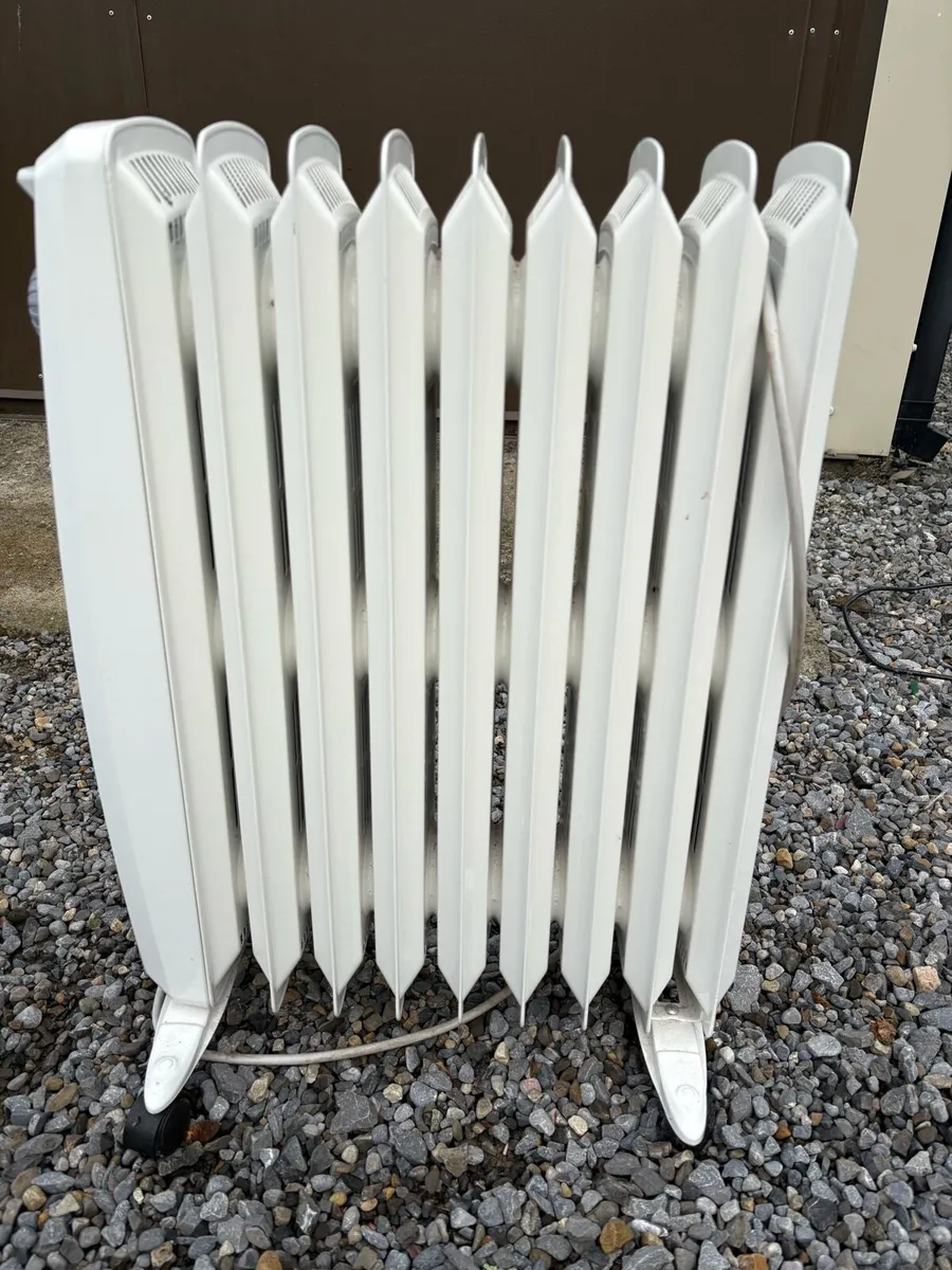 Beko fridge freezer and plug in room heater - Image 4