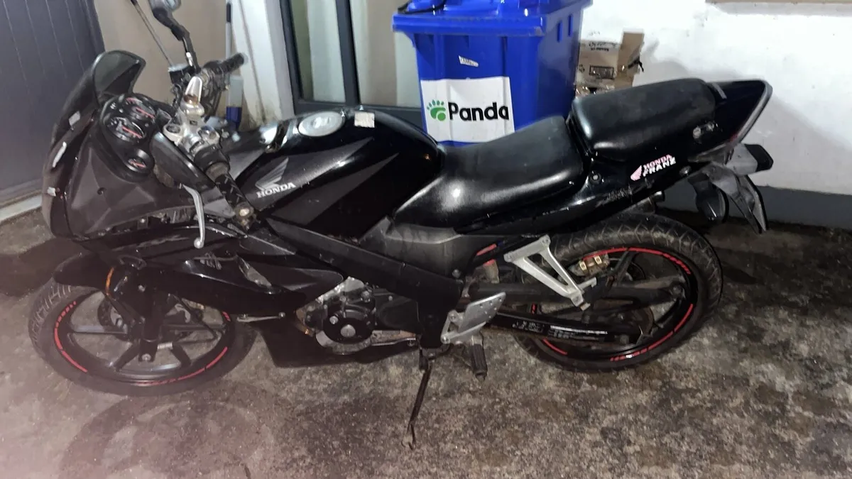 Honda CBR125R - Image 2