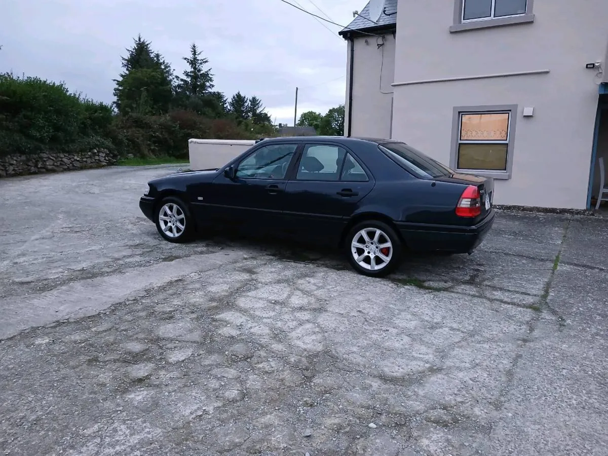 Mercedes C200 - Image 2