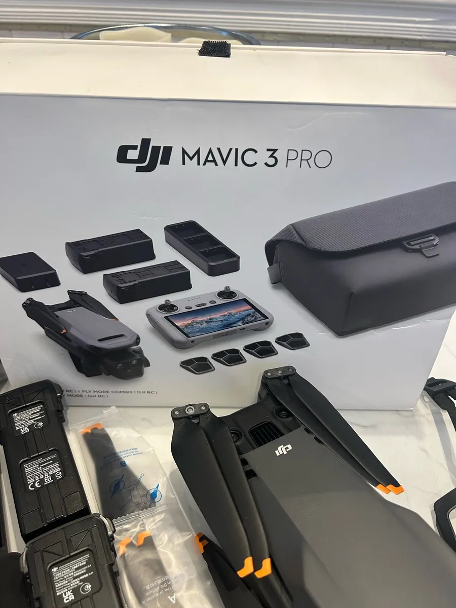 Dji Mavic 3 pro - Image 1