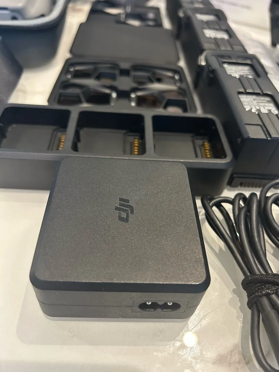 Dji Mavic 3 pro - Image 4