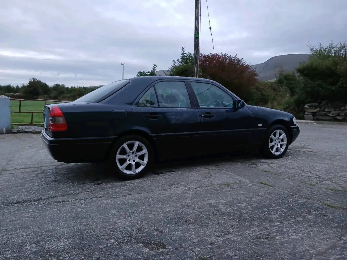 Mercedes C200 - Image 4