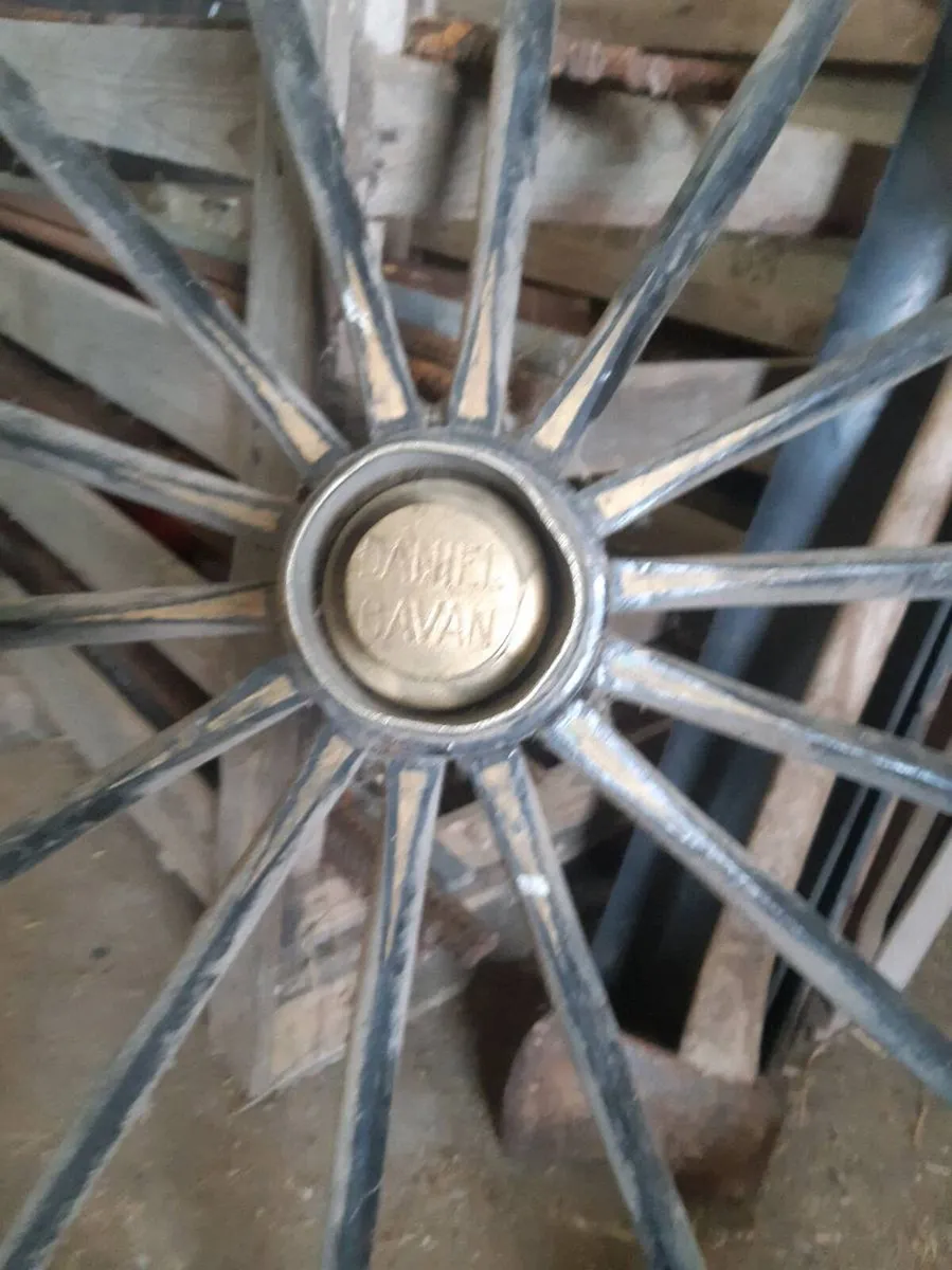 Tub trap wheels, axle and shafts - Image 1