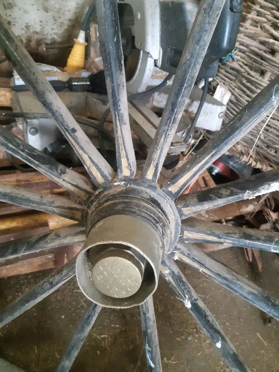 Tub trap wheels, axle and shafts - Image 3