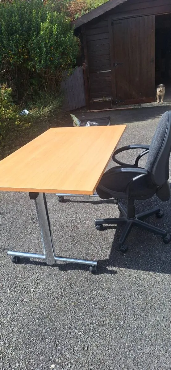 Desk and chair - Image 4
