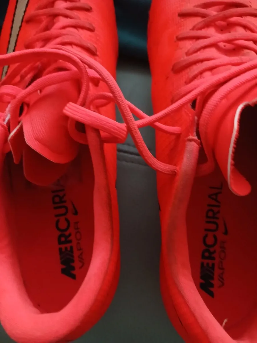 Football boots - Image 1