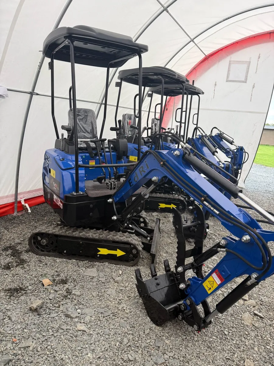 1.5t mini digger - Image 1