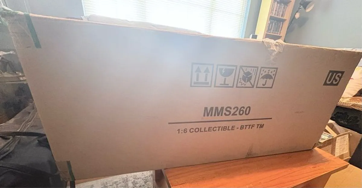 Hot Toys MMS260 Back to the Future DeLorean Time Machine 1/6 scale - Image 1