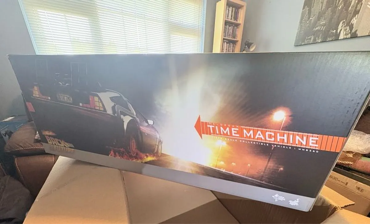 Hot Toys MMS260 Back to the Future DeLorean Time Machine 1/6 scale - Image 4