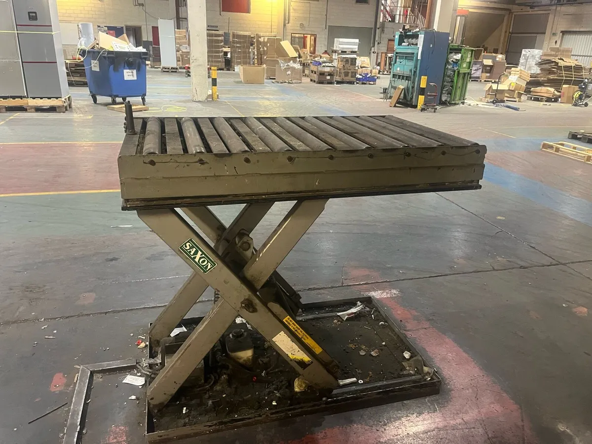 Electric platform lift - Image 2