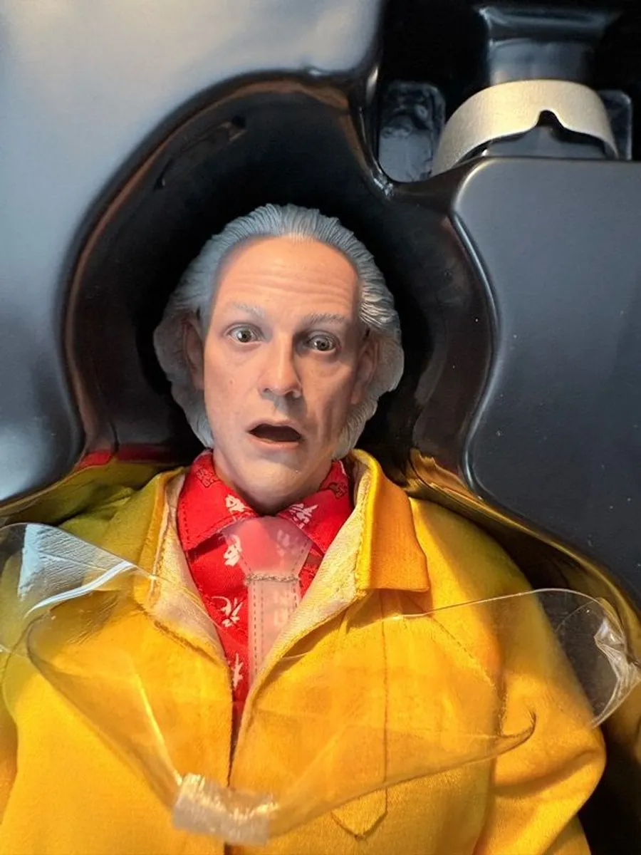 Hot Toys Dr. Emmet Brown 1/6 scale Sideshow Exclusive - Image 4
