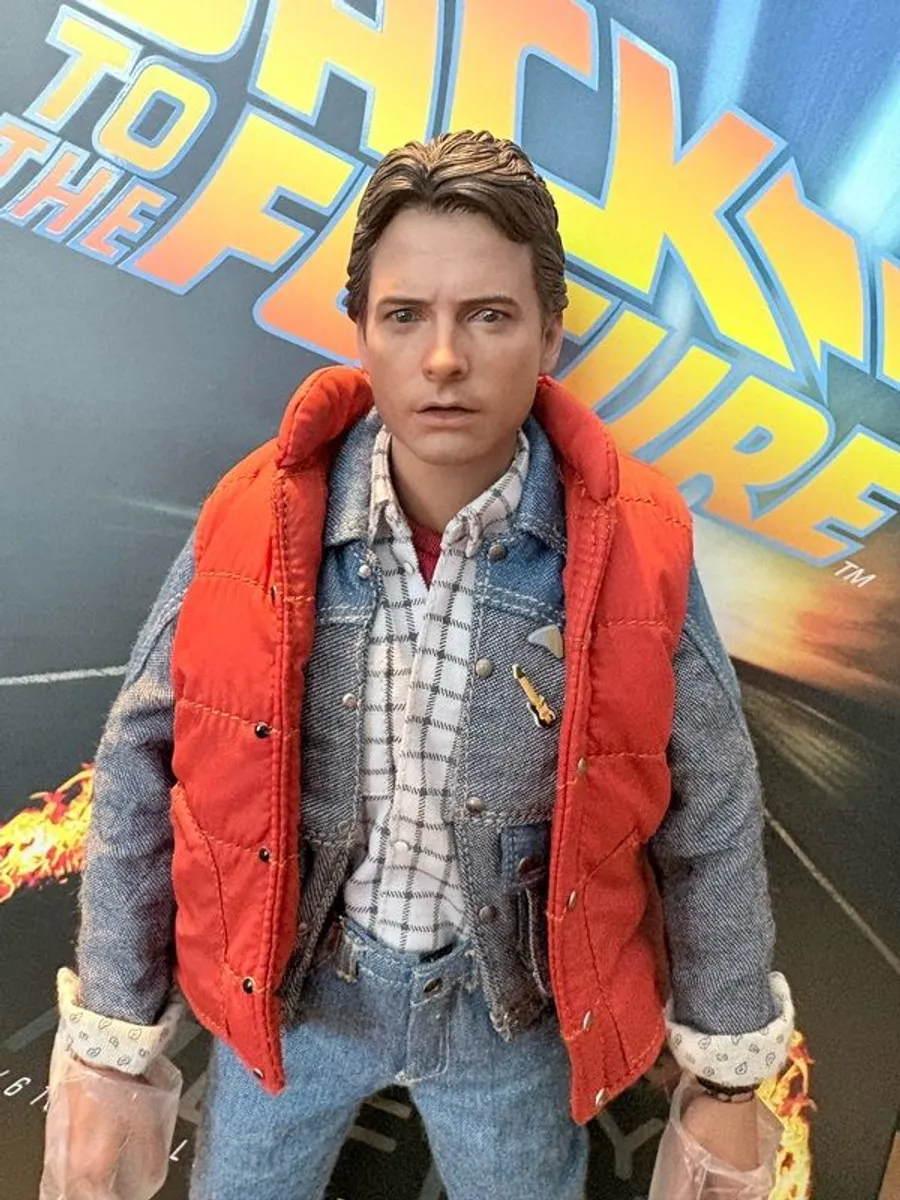 Hot Toys Marty Mcfly 1:6 Scale - Image 4