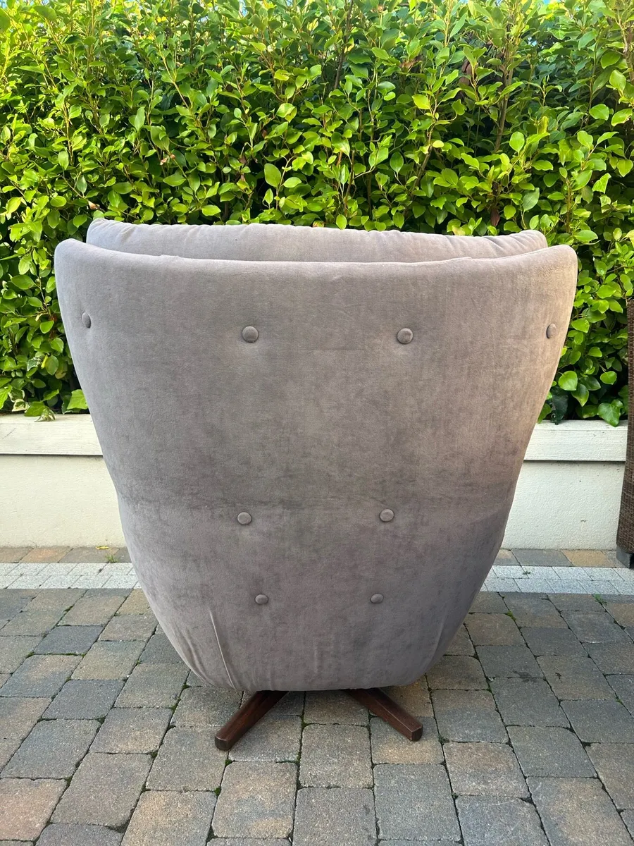 Parker knoll statesman swivel egg chair - Image 3