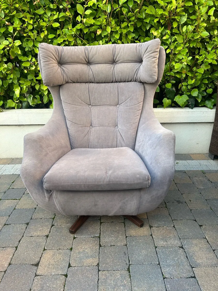 Parker knoll statesman swivel egg chair - Image 1