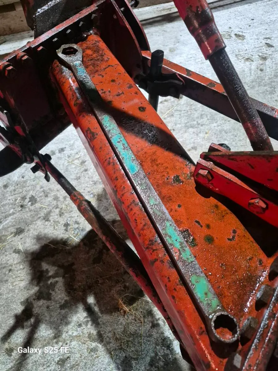Kverneland plough 3 furrow - Image 3