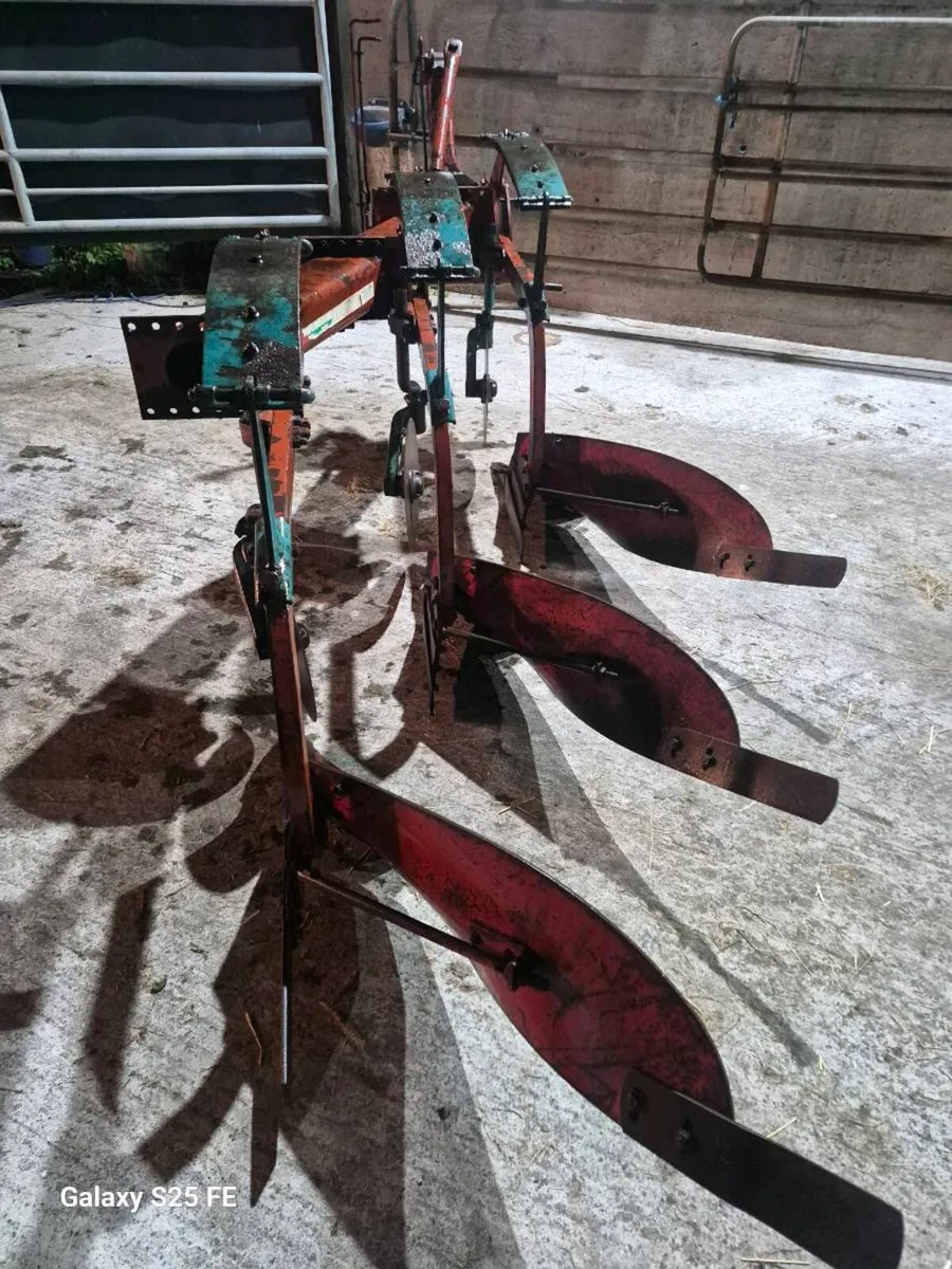 Kverneland plough 3 furrow - Image 1