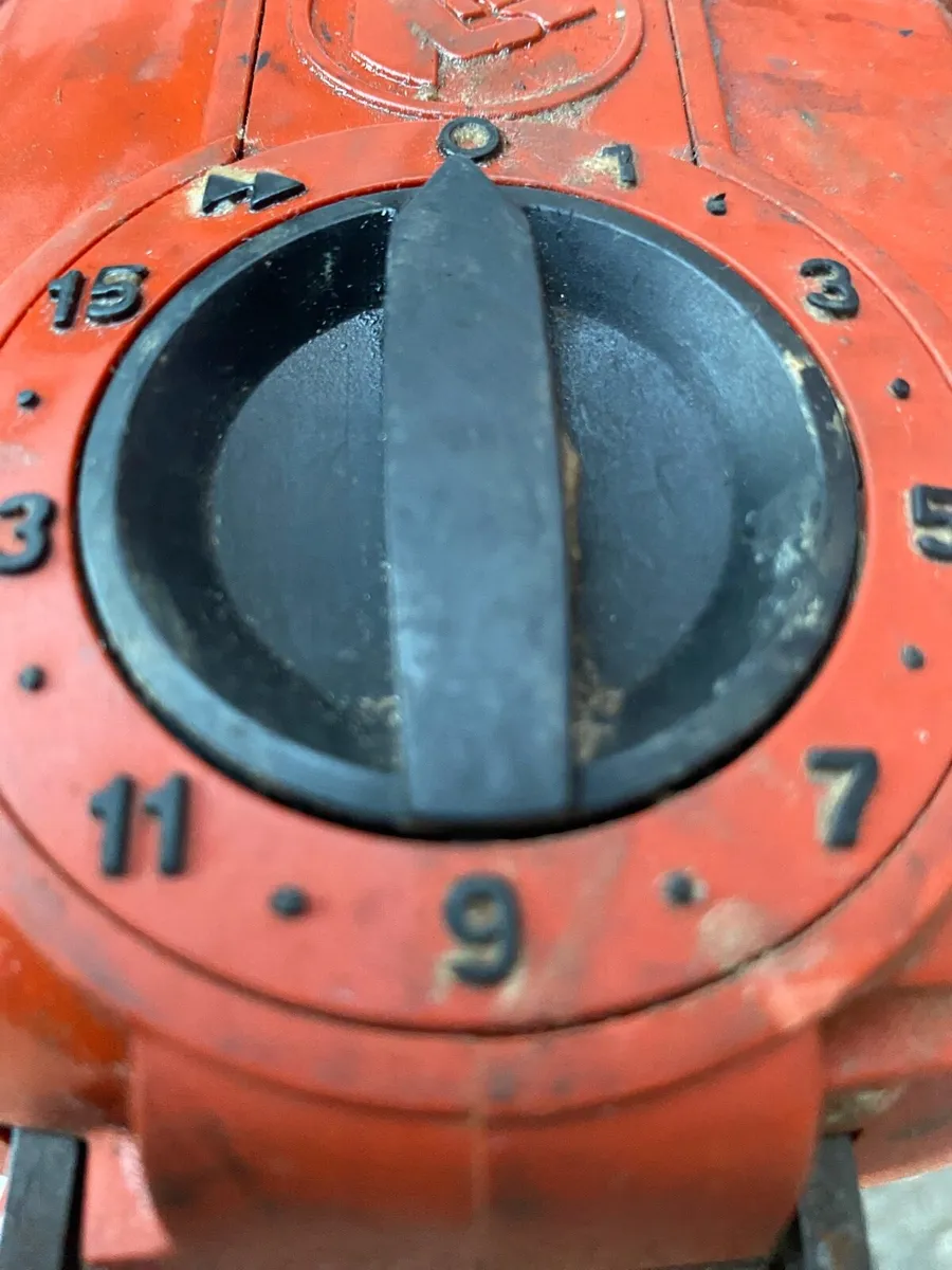 Hilti 22v dispenser - Image 2