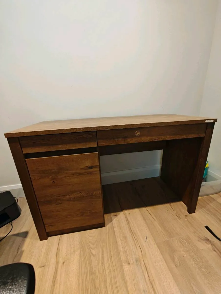 Office/Student desk in perfect condition - Image 1