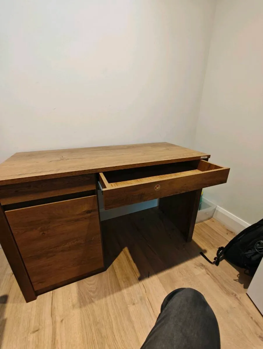Office/Student desk in perfect condition - Image 2