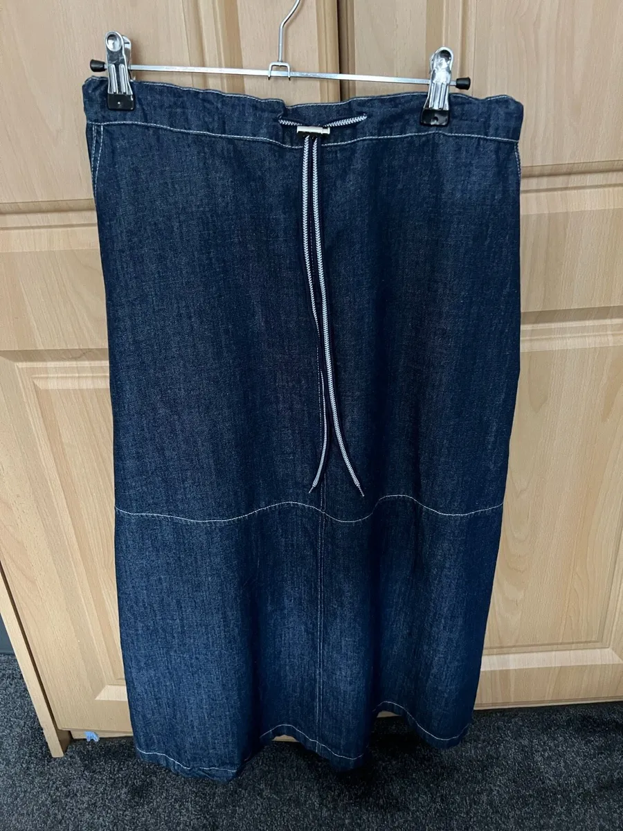 Ladies denim skirt with pockets size S €10 - Image 1