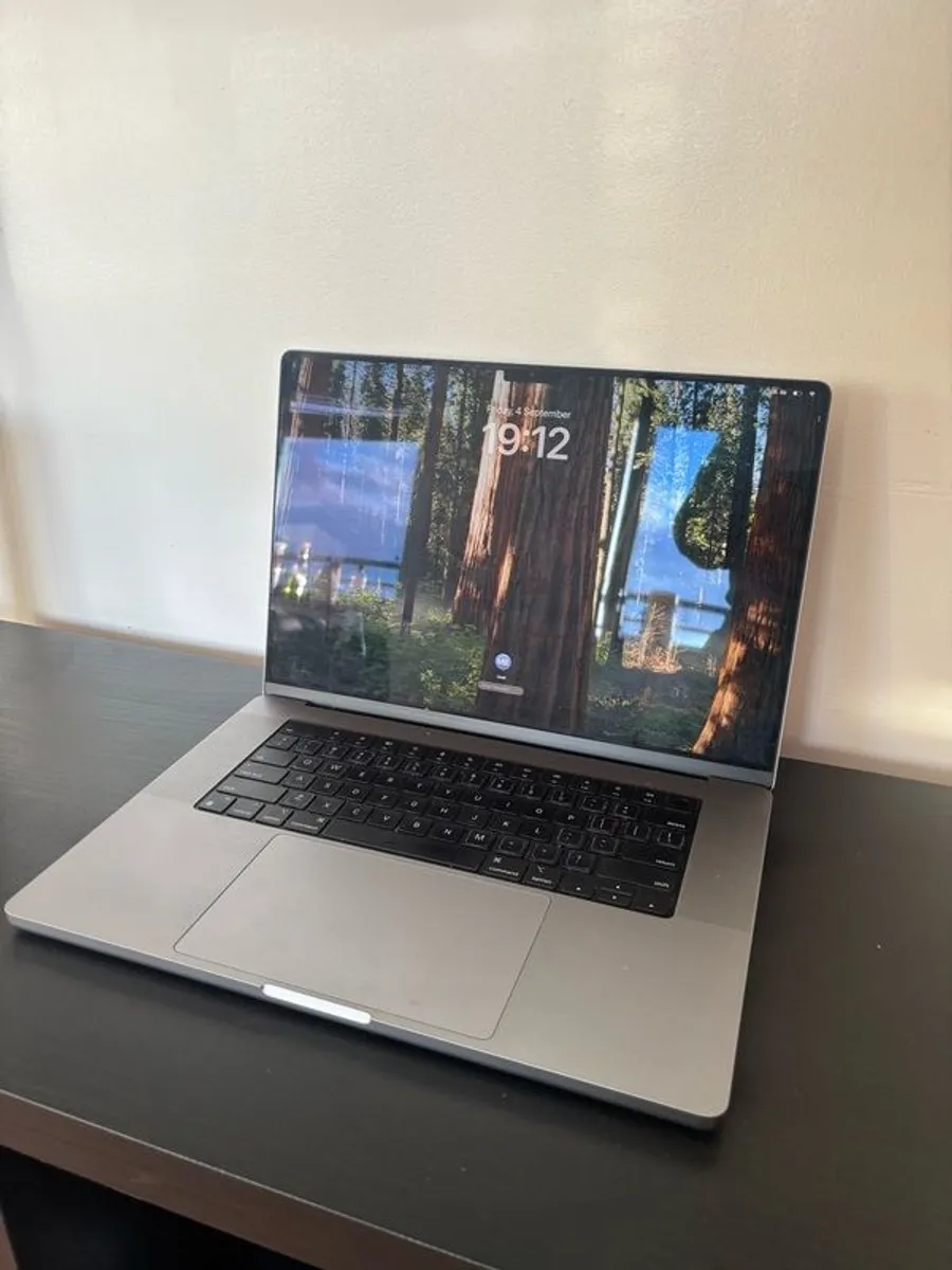 MacBook Pro 16 inch 2021 M1 - Image 2