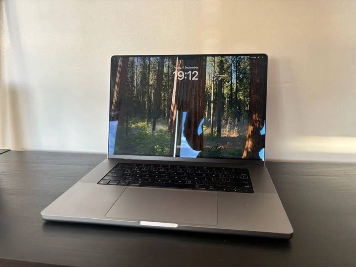 MacBook Pro 16 inch 2021 M1 - Image 3