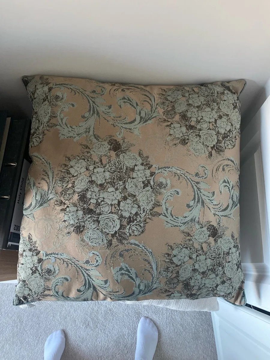 Cushions - Image 2