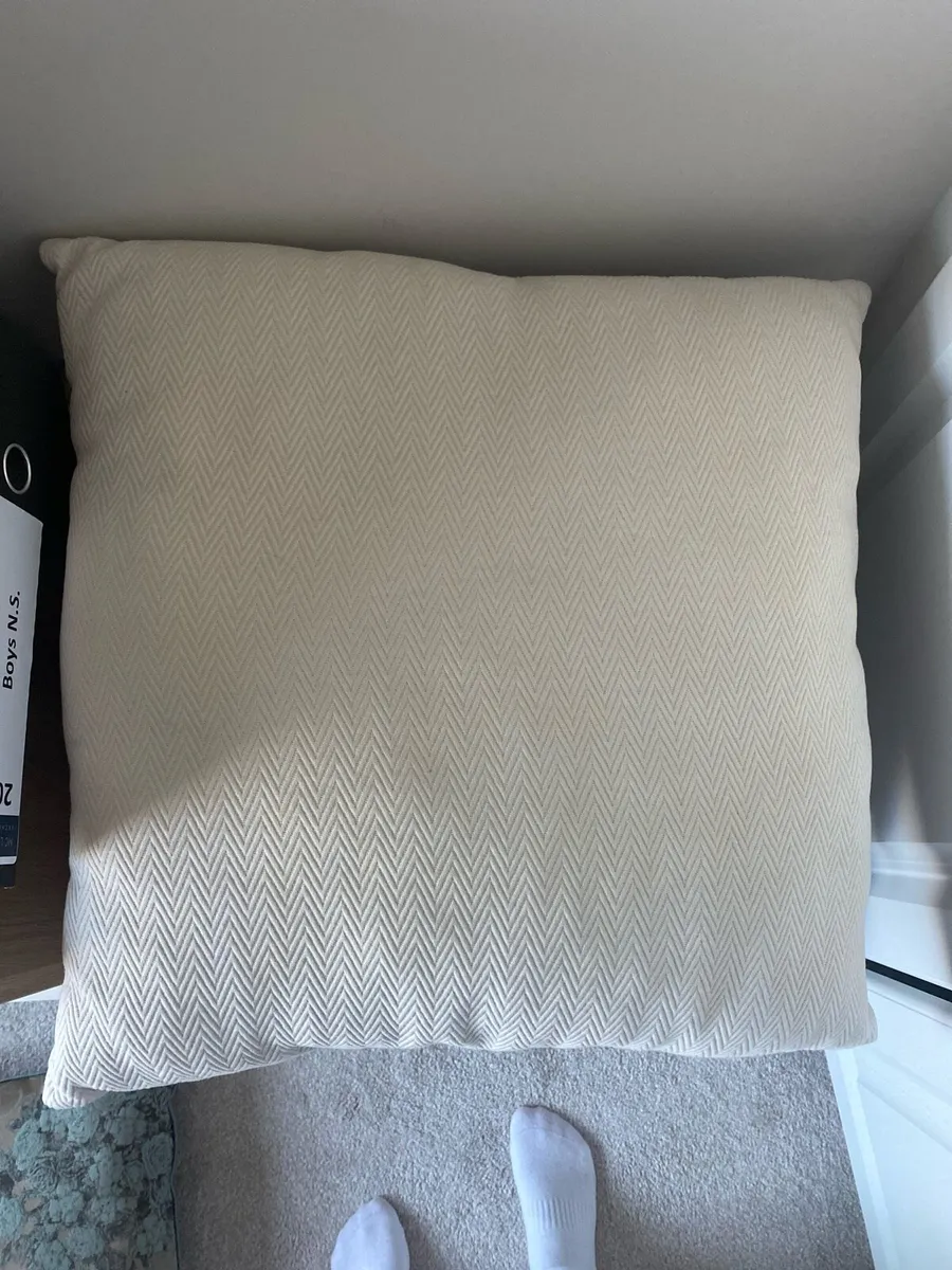 Cushions - Image 3