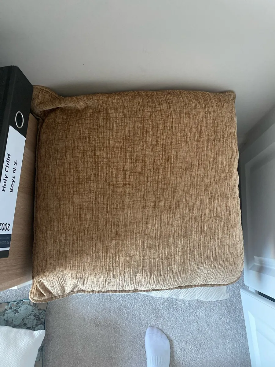 Cushions - Image 4