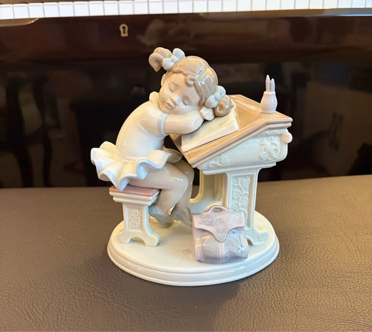 Lladro Waiting for the bell - Image 1