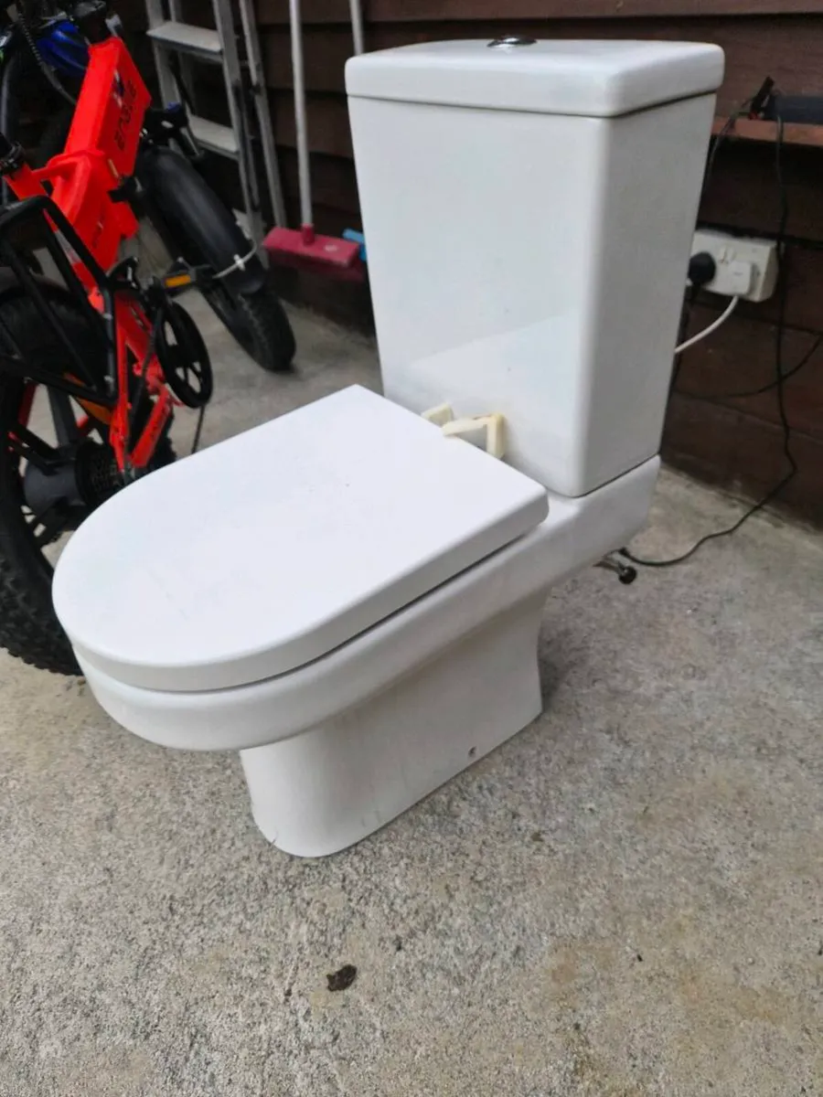 Toilet - Image 2