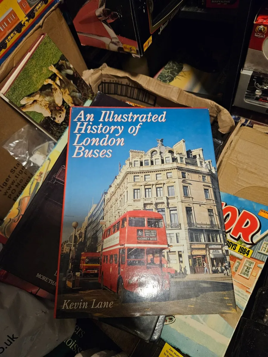 Book Illustrated History of London Buses