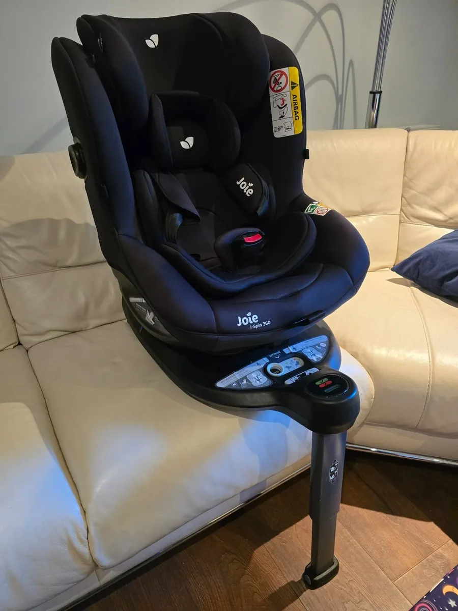 Joie i-Spin 360 car seat in black - Image 2