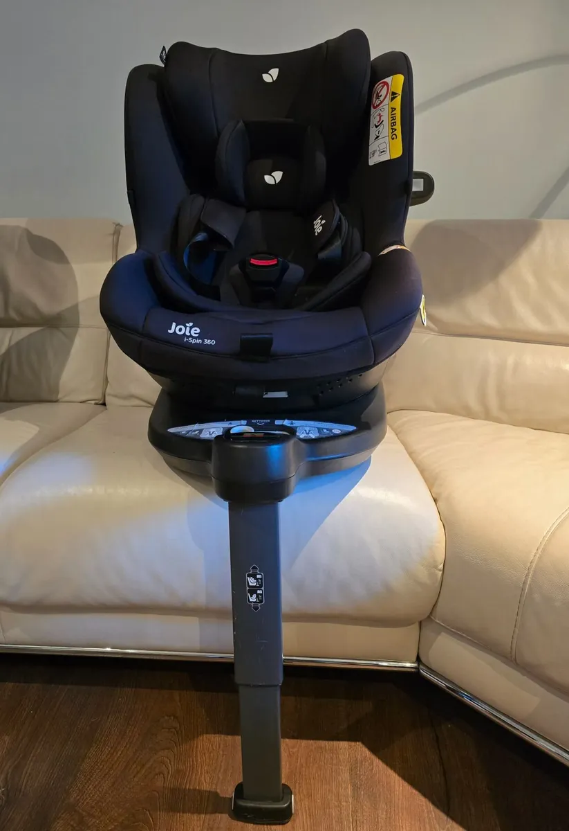 Joie i-Spin 360 car seat in black - Image 1