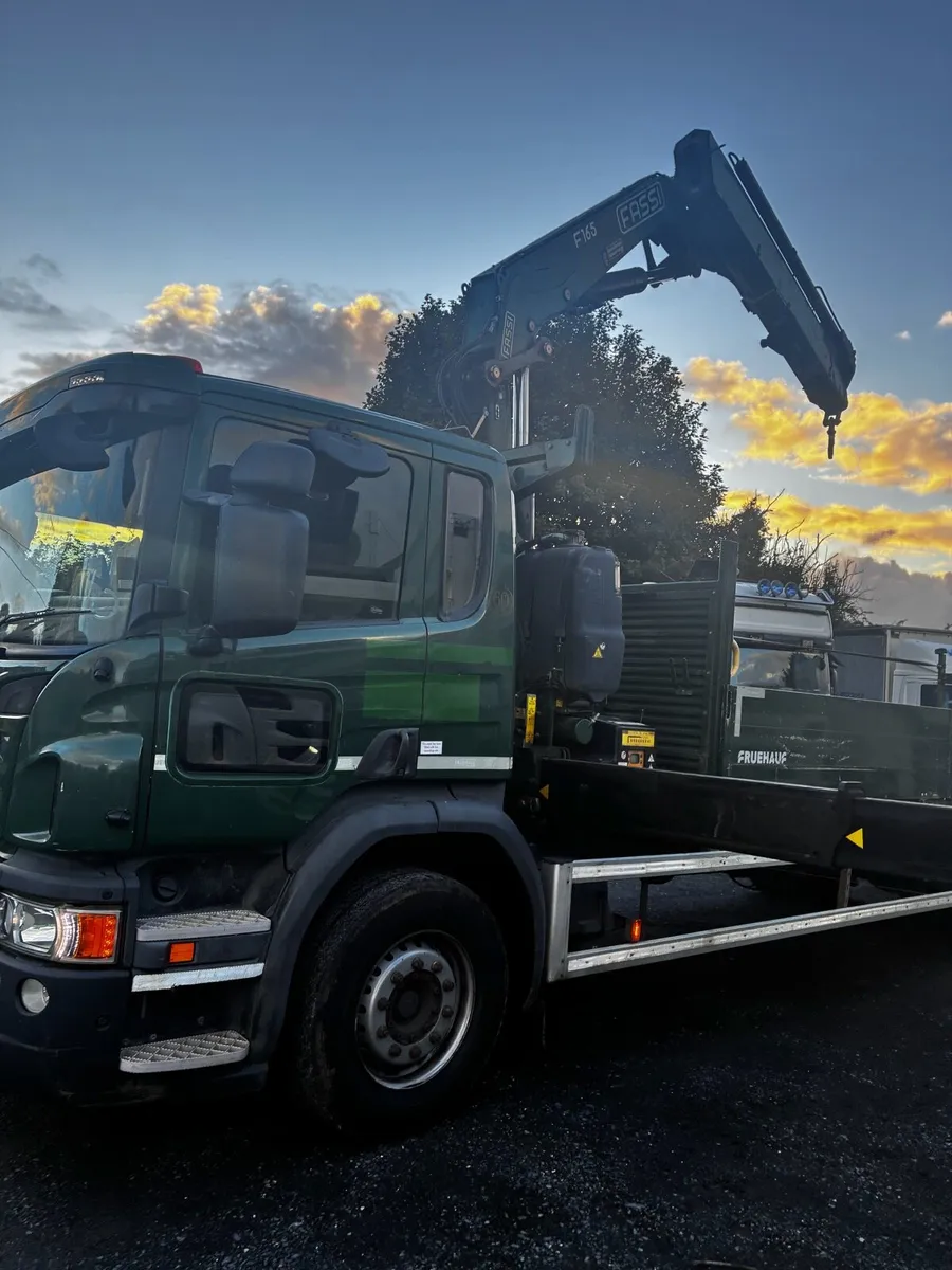 2017 scania p250 crane truck low kms - Image 2
