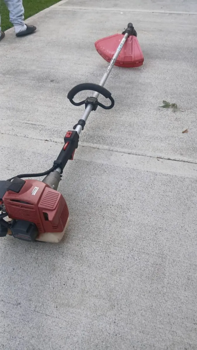 Kawazaki grass strimmers - Image 3