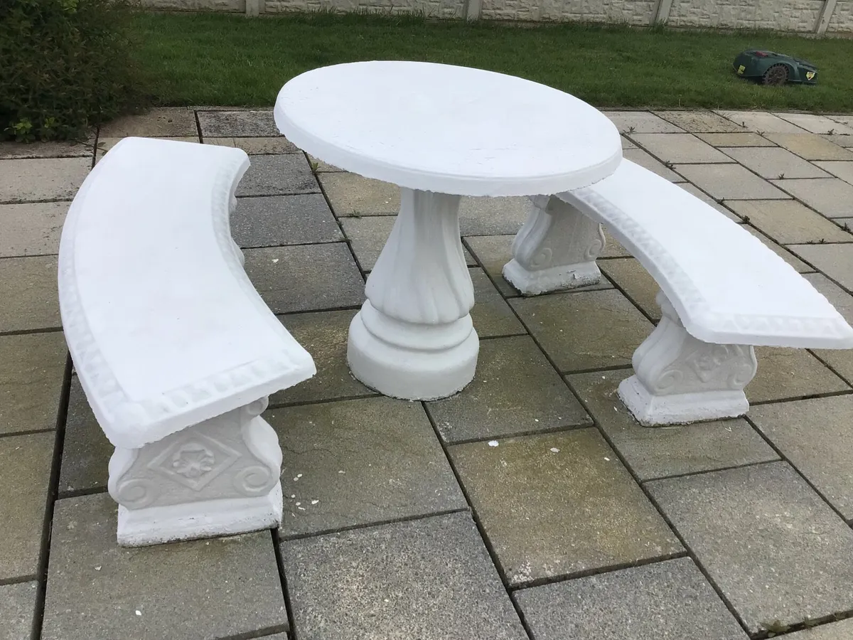 Garden Table and 2 benches - Image 1