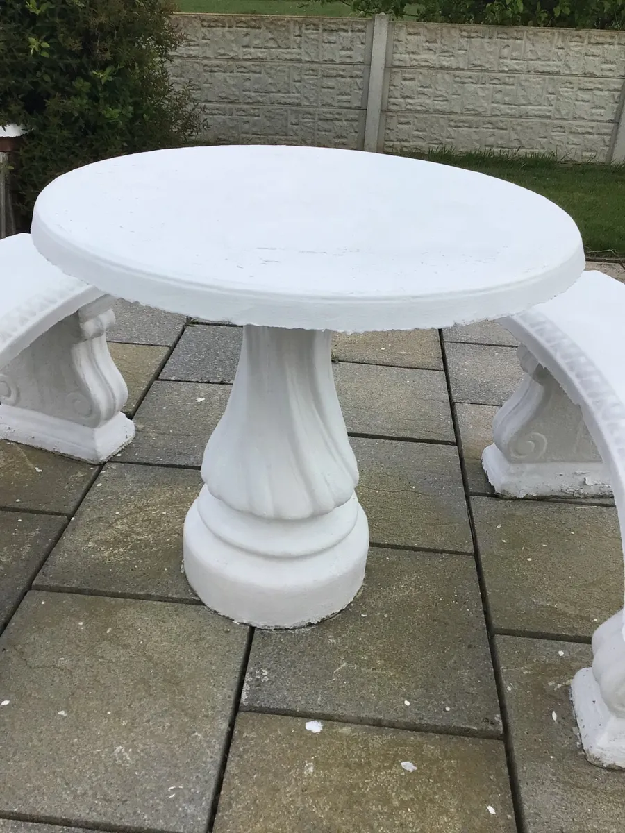 Garden Table and 2 benches - Image 2