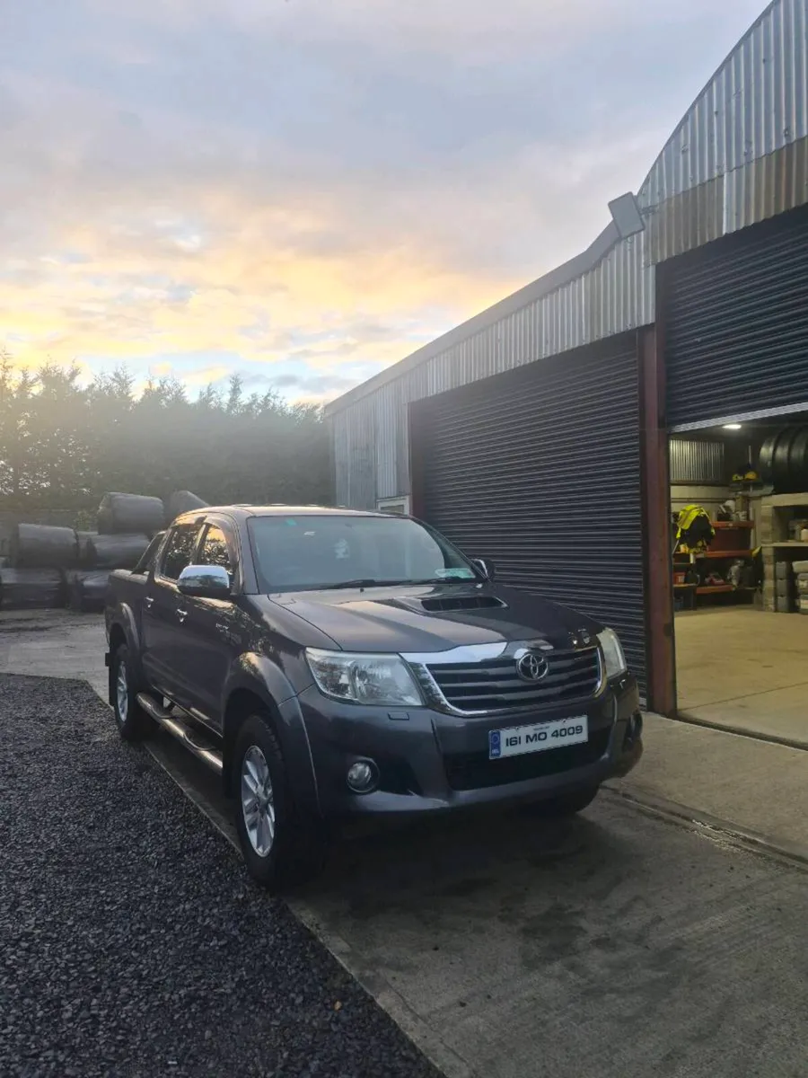 Toyota hilux invincible auto - Image 3
