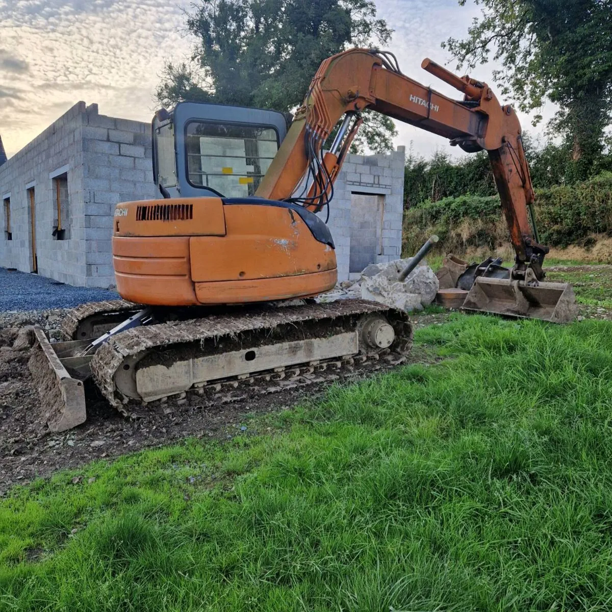 Hitachi 7.5 ton digger - Image 1