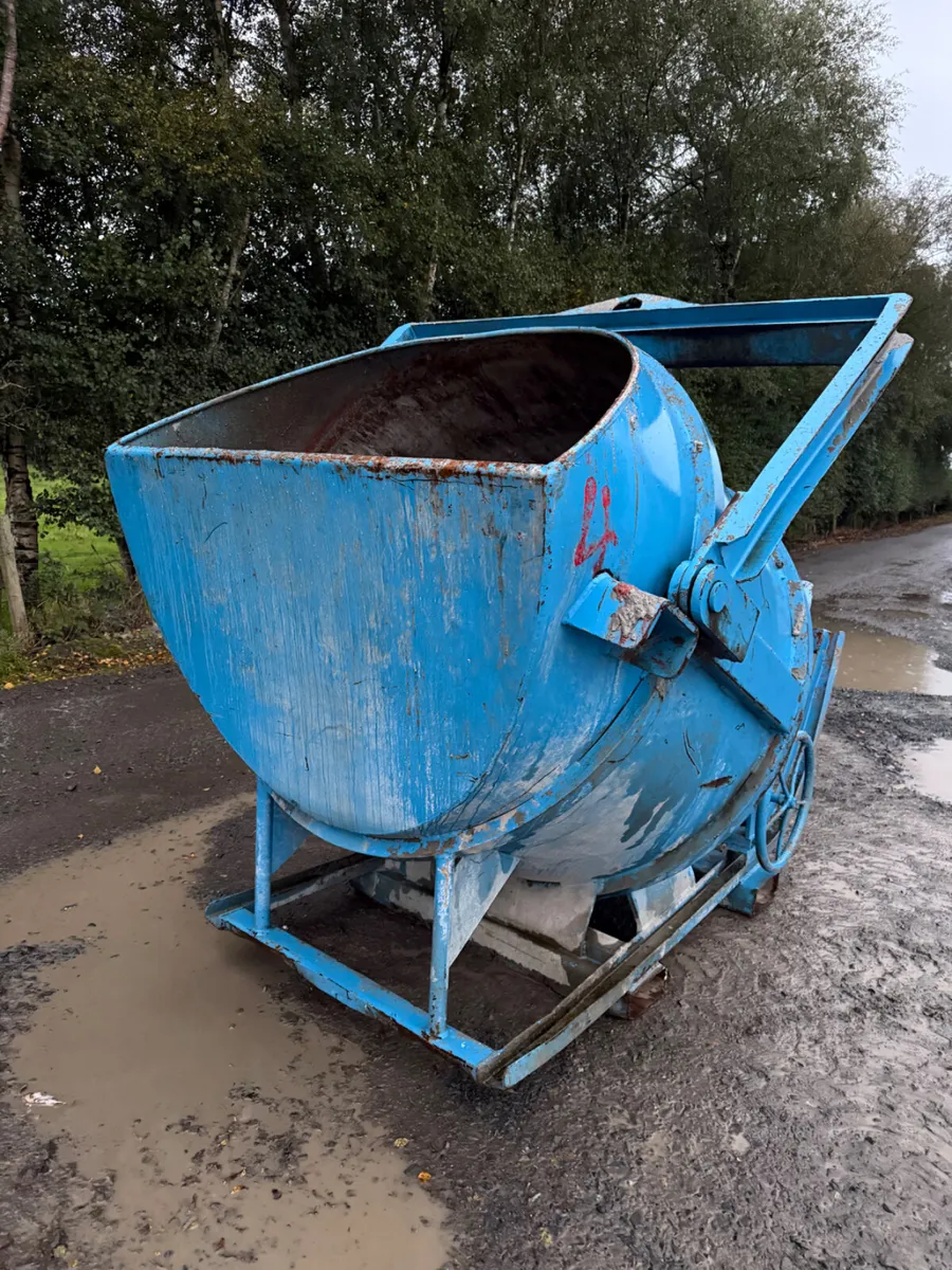 Concrete Skip - Image 2