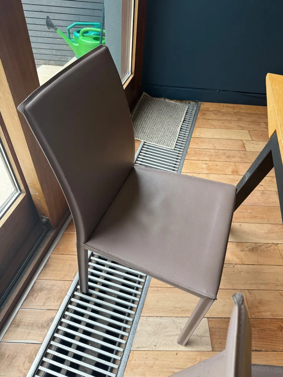 Dining table & Chairs - Image 3