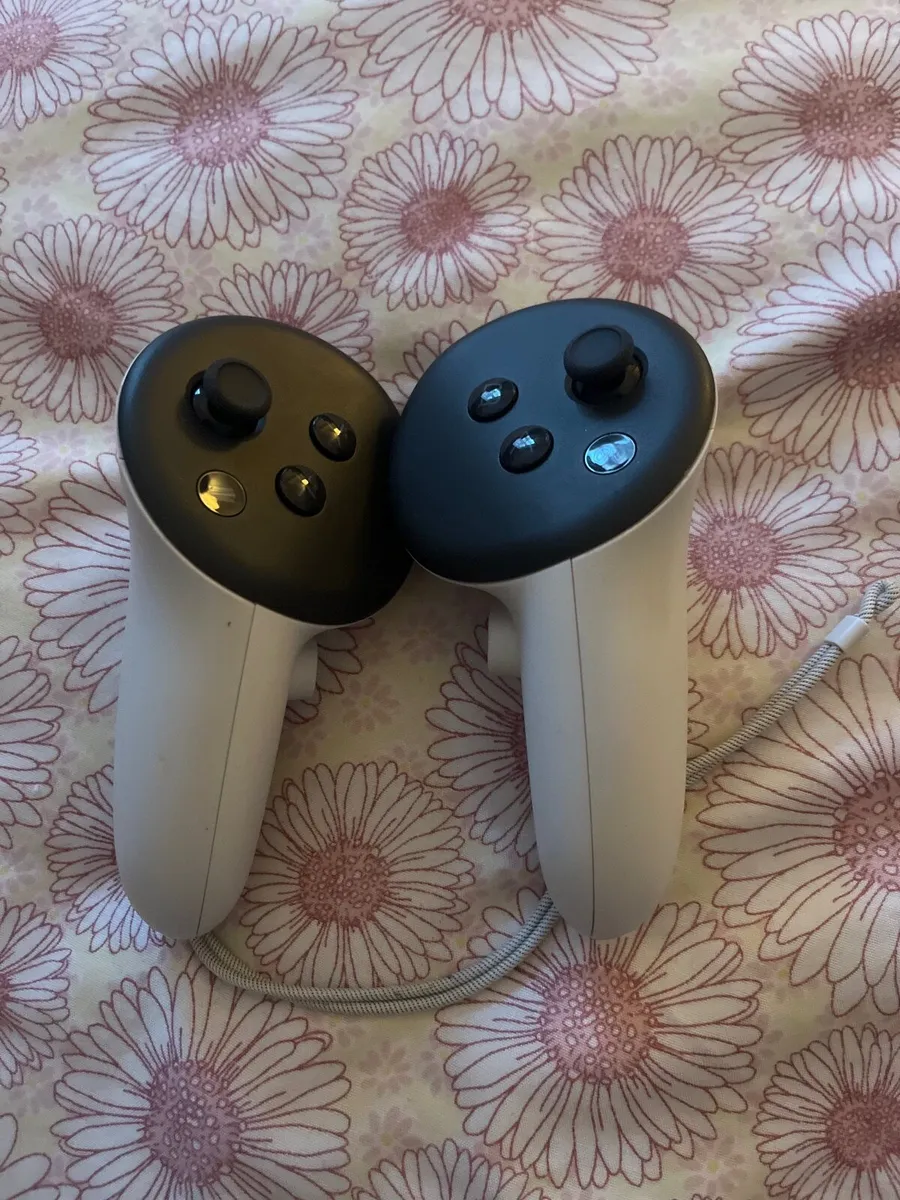 Meta Quest 3s 128GB VR Headset - Image 2