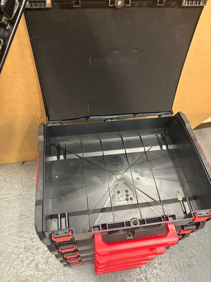 Milwaukee fuel stackable boxes x5 - Image 3