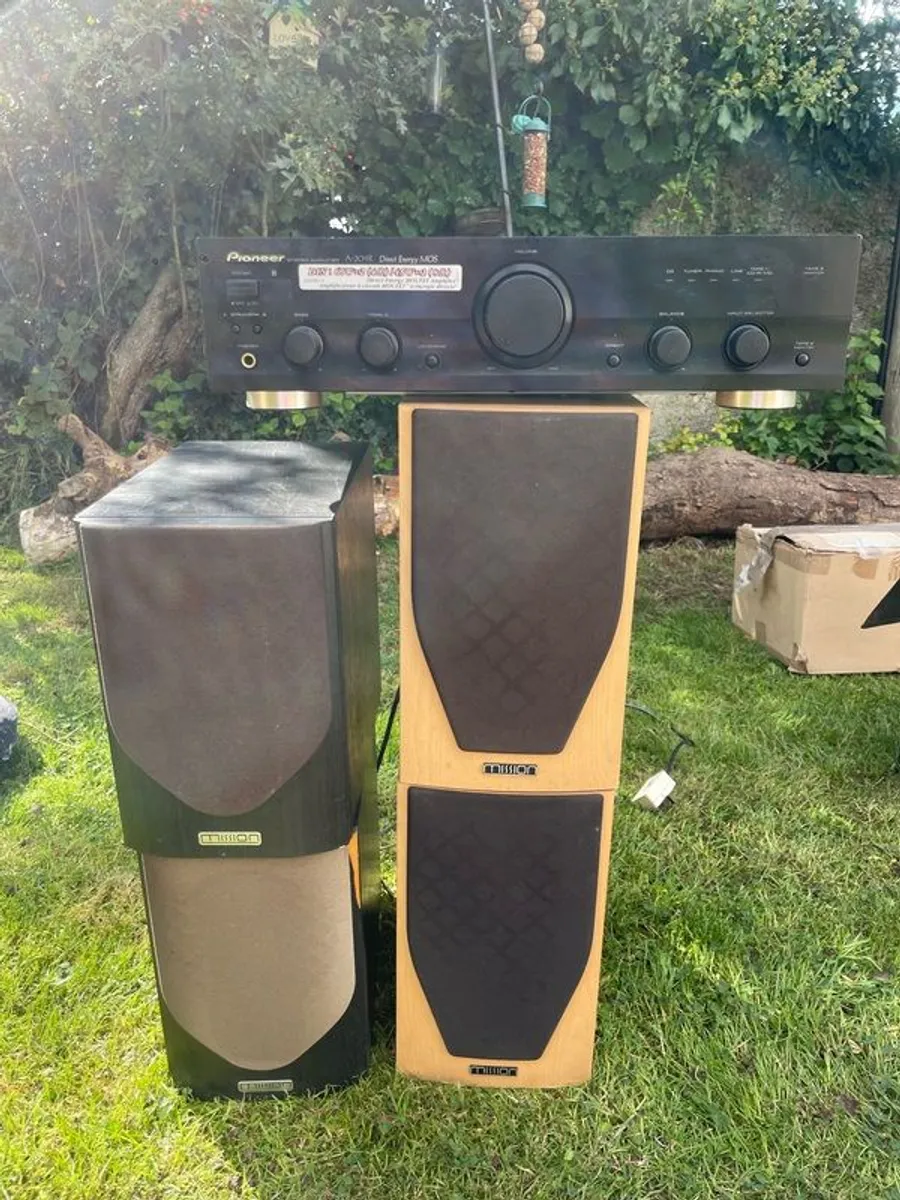 Pioneer amplifier and Yamaha amplifier + mix of speakers - Image 1