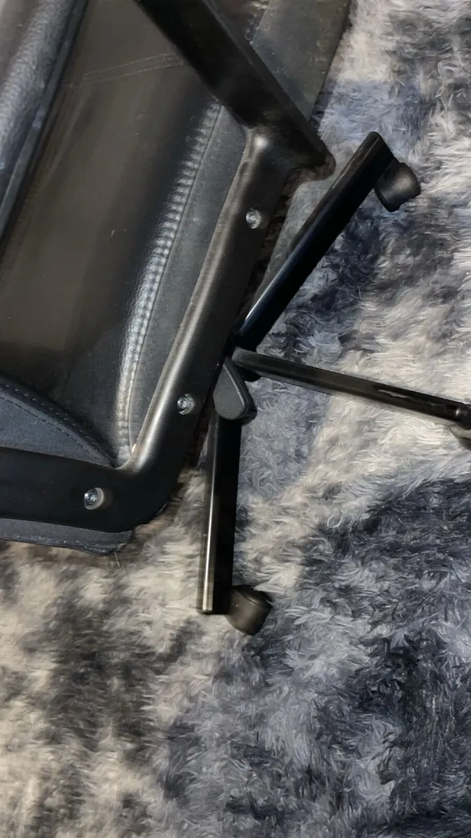 Black office chair - Image 2