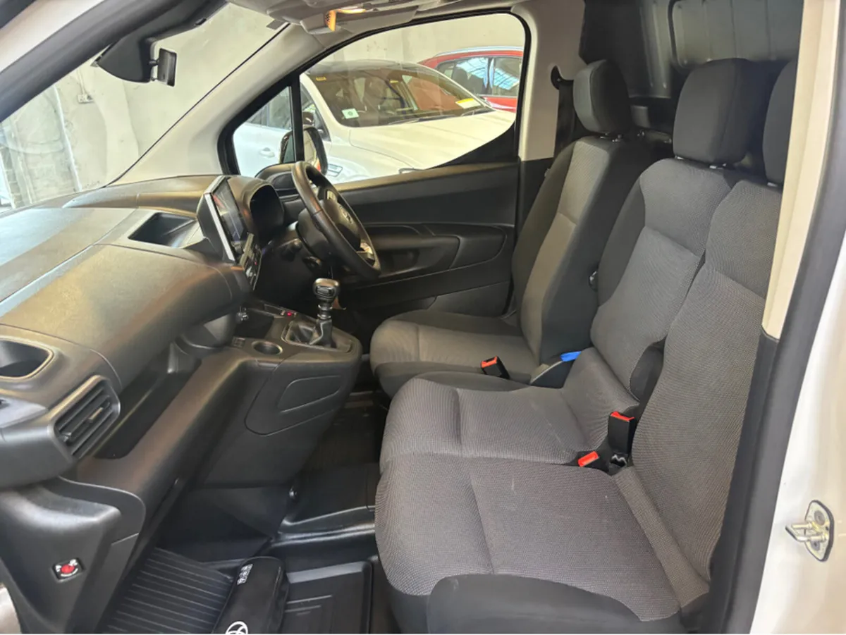 Toyota Proace City 1.5 dsl 3 seat 6 speed €12804 - Image 4