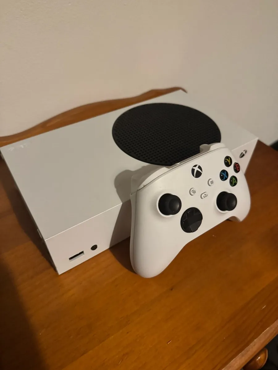 Xbox series s + controller - Image 2
