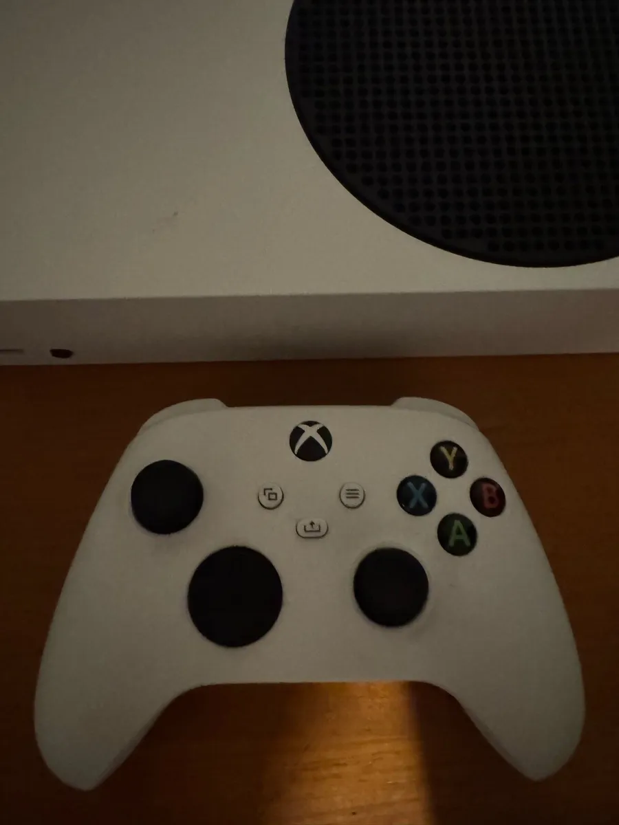 Xbox series s + controller - Image 4